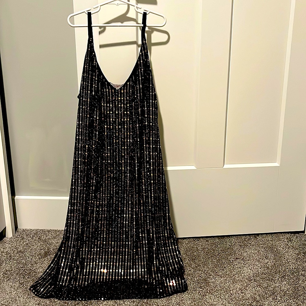 Sleeveless Black w Gold Sequin Dress. This Dress Was Worn For Hoco